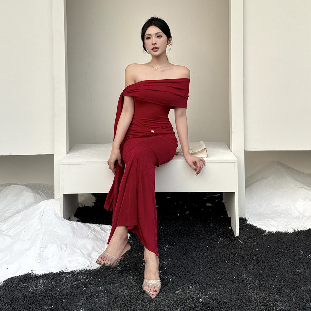 Waist tied dress with slanted shoulders and exposed shoulders