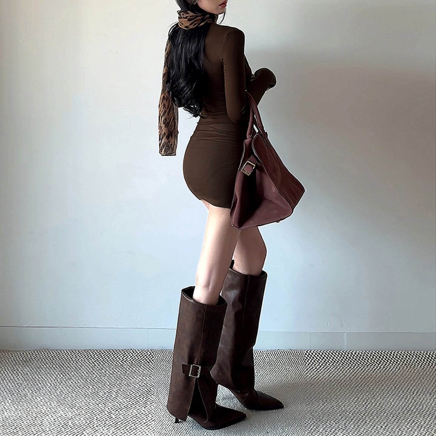 V-neck hip hugging velvet long skirt